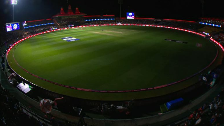 Floodlights at Dharamshala stadium go off 